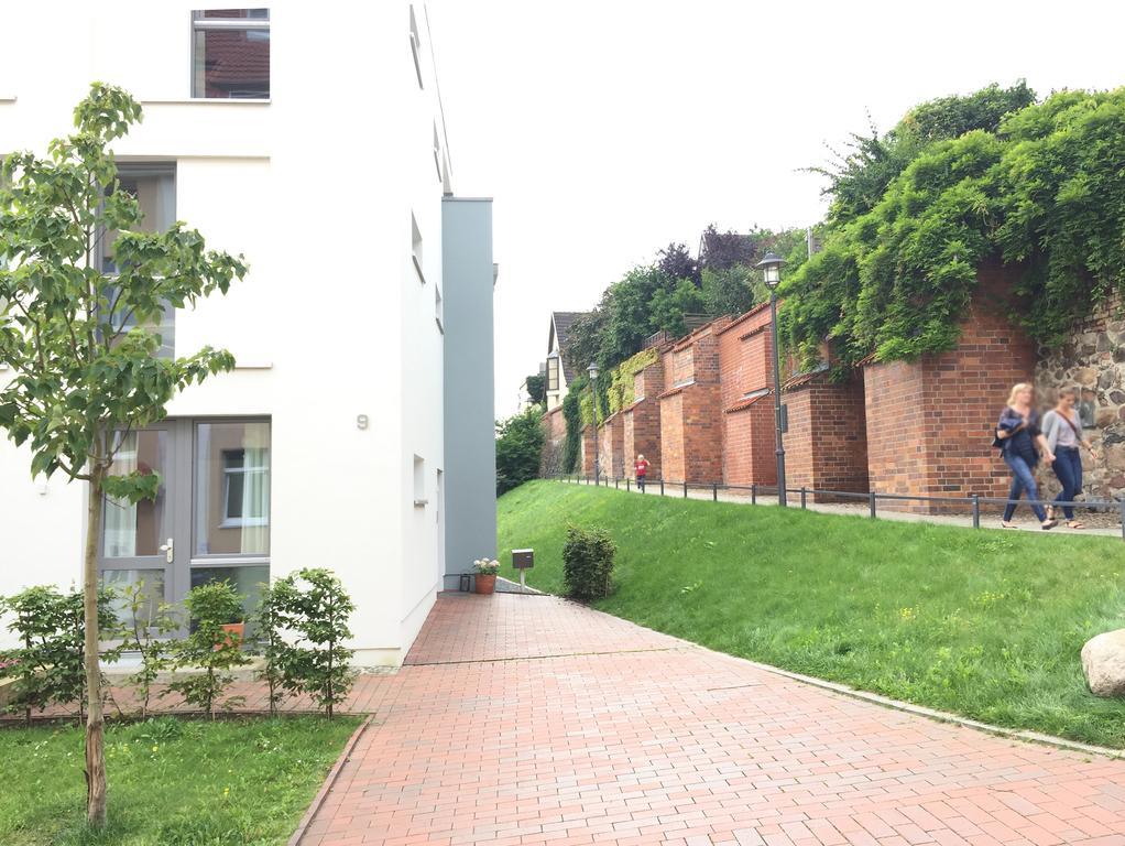 Ferienwohnung An Der Historischen Stadtmauer Rostock Bilik gambar