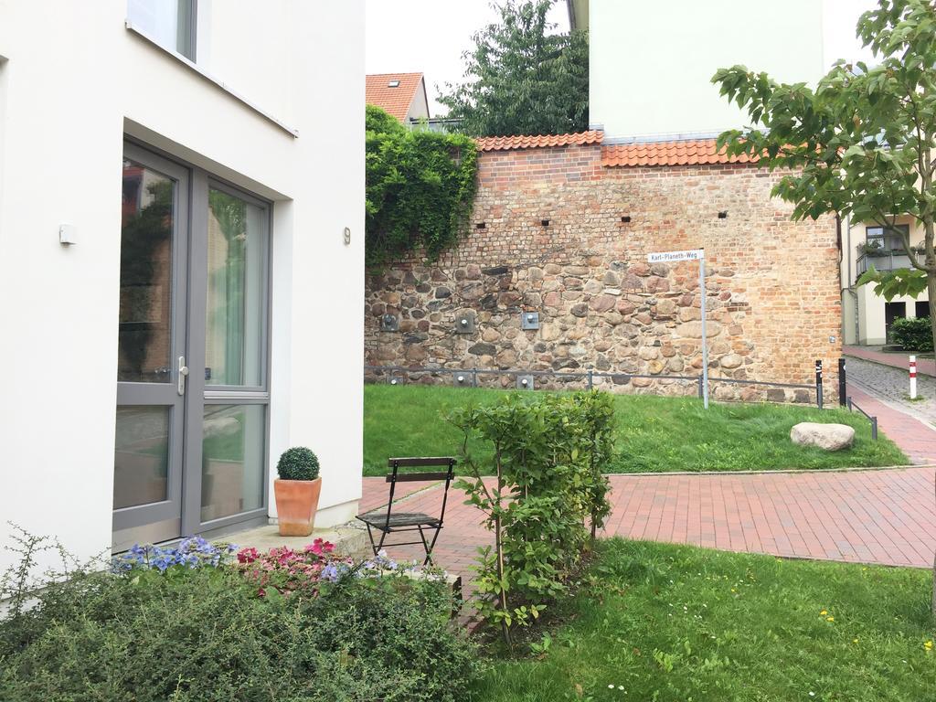 Ferienwohnung An Der Historischen Stadtmauer Rostock Bilik gambar