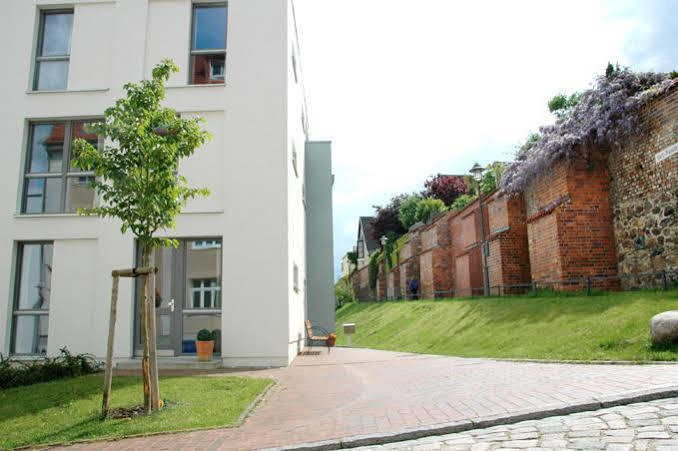 Ferienwohnung An Der Historischen Stadtmauer Rostock Luaran gambar