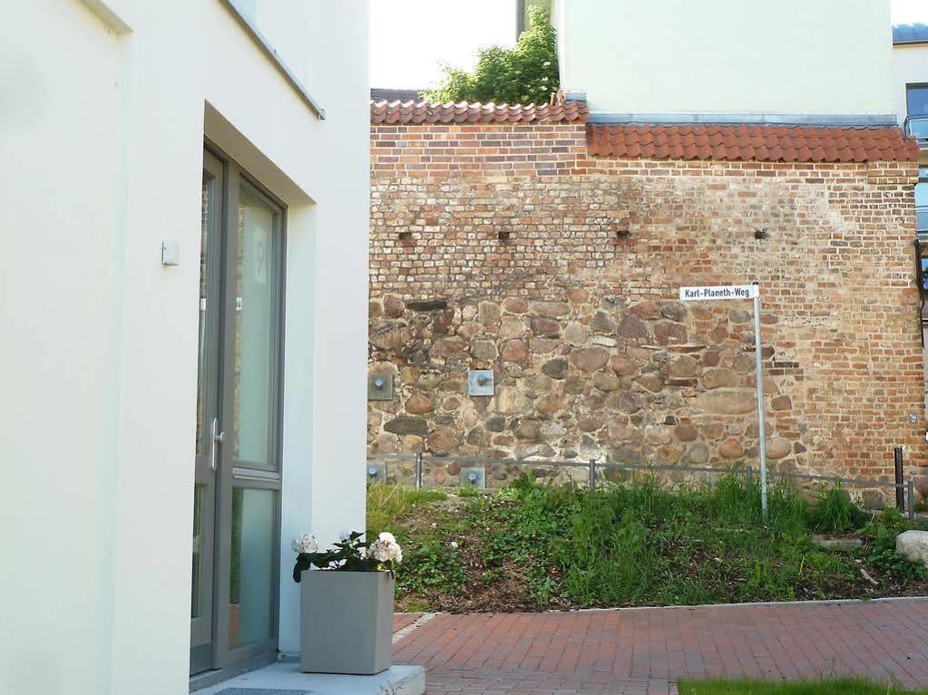 Ferienwohnung An Der Historischen Stadtmauer Rostock Luaran gambar