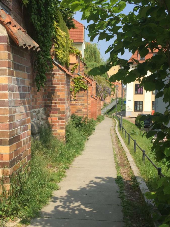 Ferienwohnung An Der Historischen Stadtmauer Rostock Luaran gambar